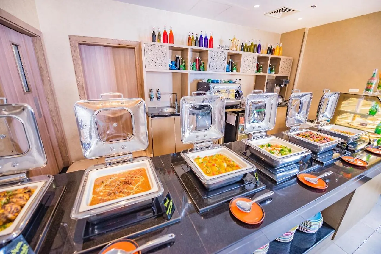 Mena Plaza Hotel Albarsha At The Mall Dubai 4*,
